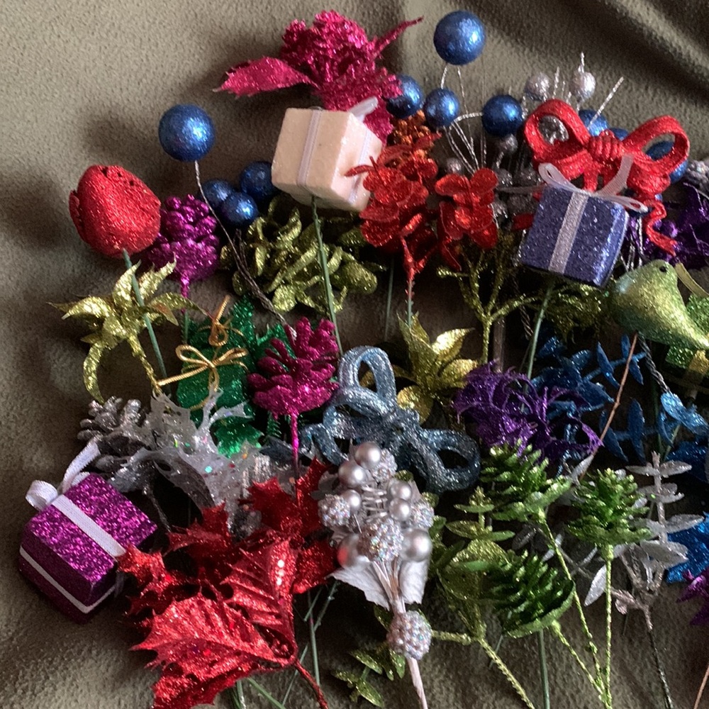 42 piece glitter Christmas decorations. - Picture 2 of 3